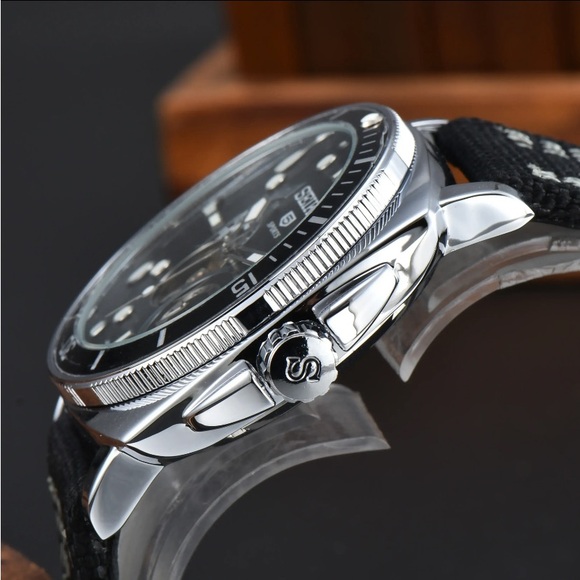 New Men’s Seiko Sports 5 Automatic Mechanical Watch - Picture 2 of 4